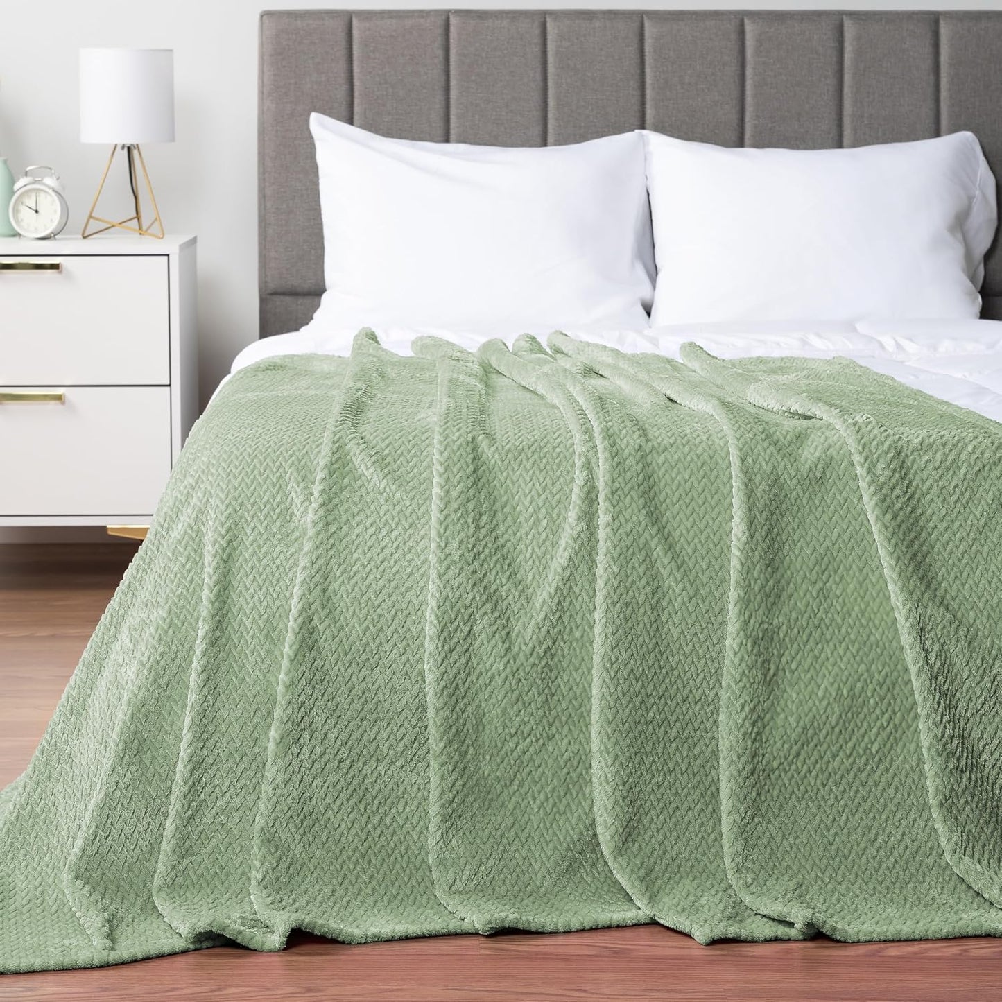 Soft Fleece Light Green Throw Blanket for Couch, Lightweight Plush Warm Blankets for Bed, Fuzzy Cozy Flannel Blanket Throw for Sofa, Travel, Jacquard Pattern, Sage Green, 50X60 Inch