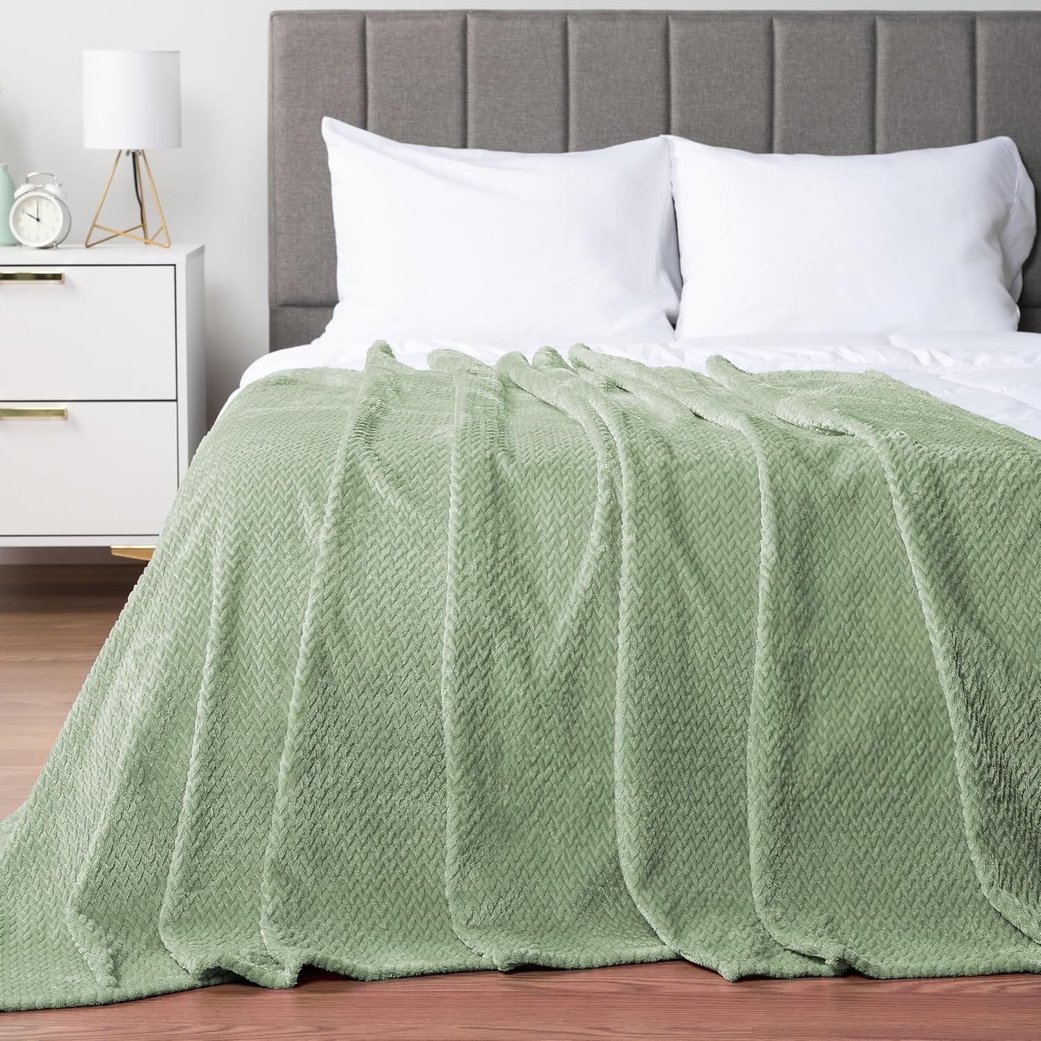 Soft Fleece Light Green Throw Blanket for Couch, Lightweight Plush Warm Blankets for Bed, Fuzzy Cozy Flannel Blanket Throw for Sofa, Travel, Jacquard Pattern, Sage Green, 50X60 Inch